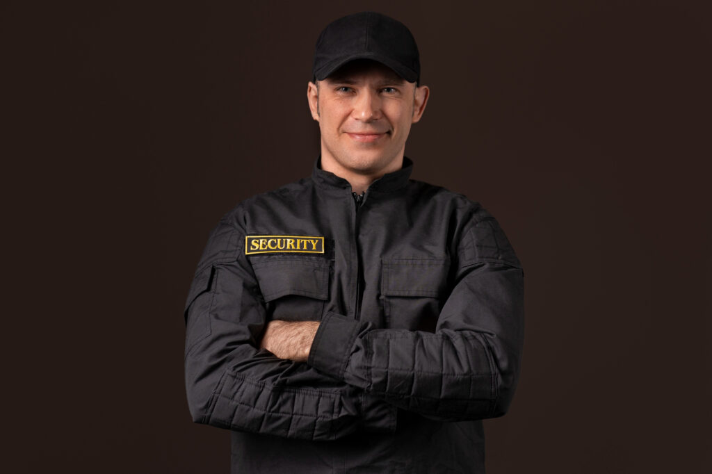 portrait male security guard with uniform 2 Prévention & Sécurité